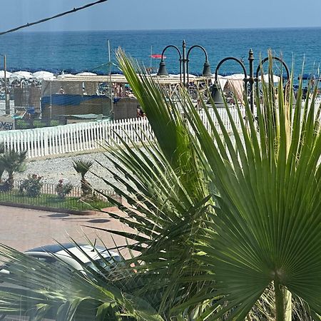 Appartamento Aria Del Mare Ventimiglia Bagian luar foto