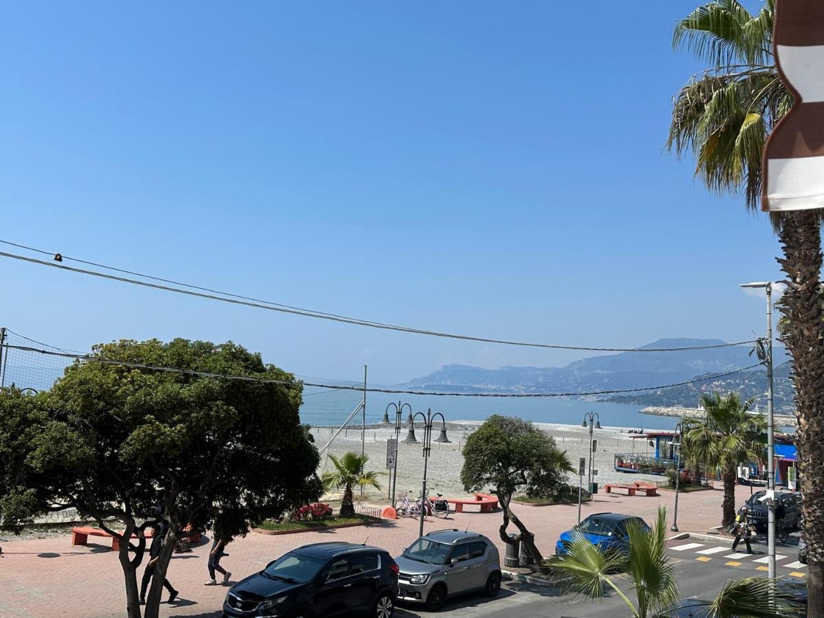 Appartamento Aria Del Mare Ventimiglia Bagian luar foto