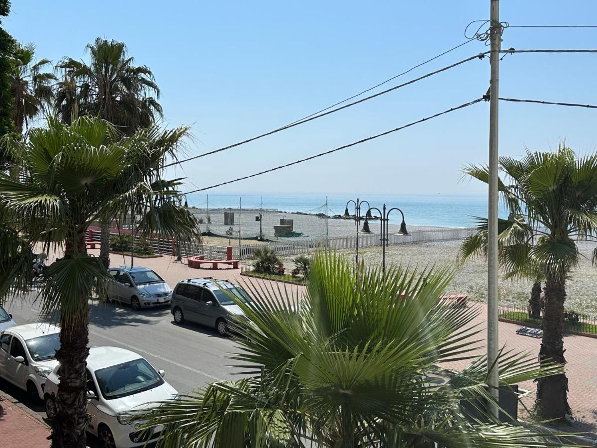 Appartamento Aria Del Mare Ventimiglia Bagian luar foto