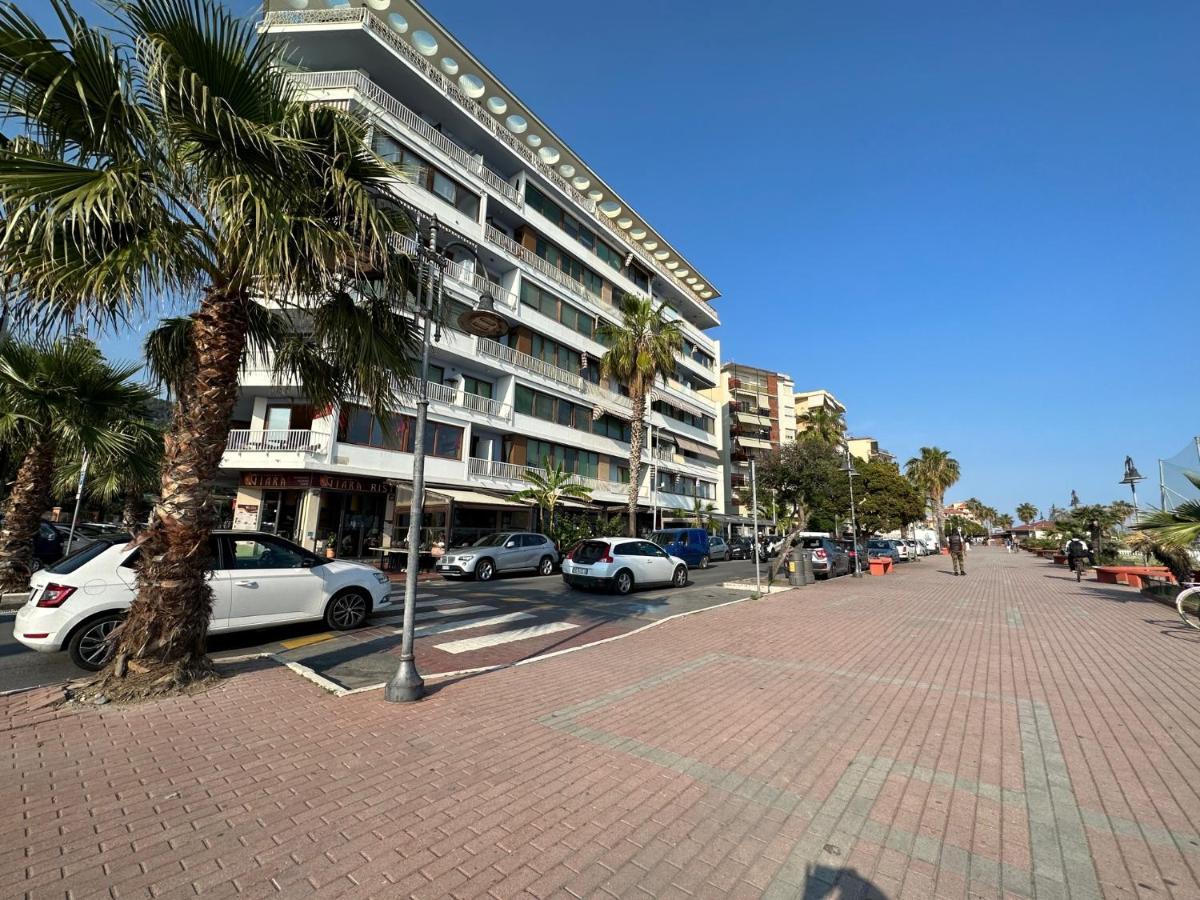 Appartamento Aria Del Mare Ventimiglia Bagian luar foto